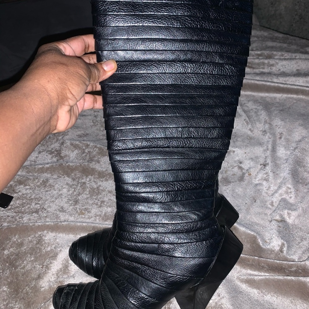 Boots - Picture 4 of 8